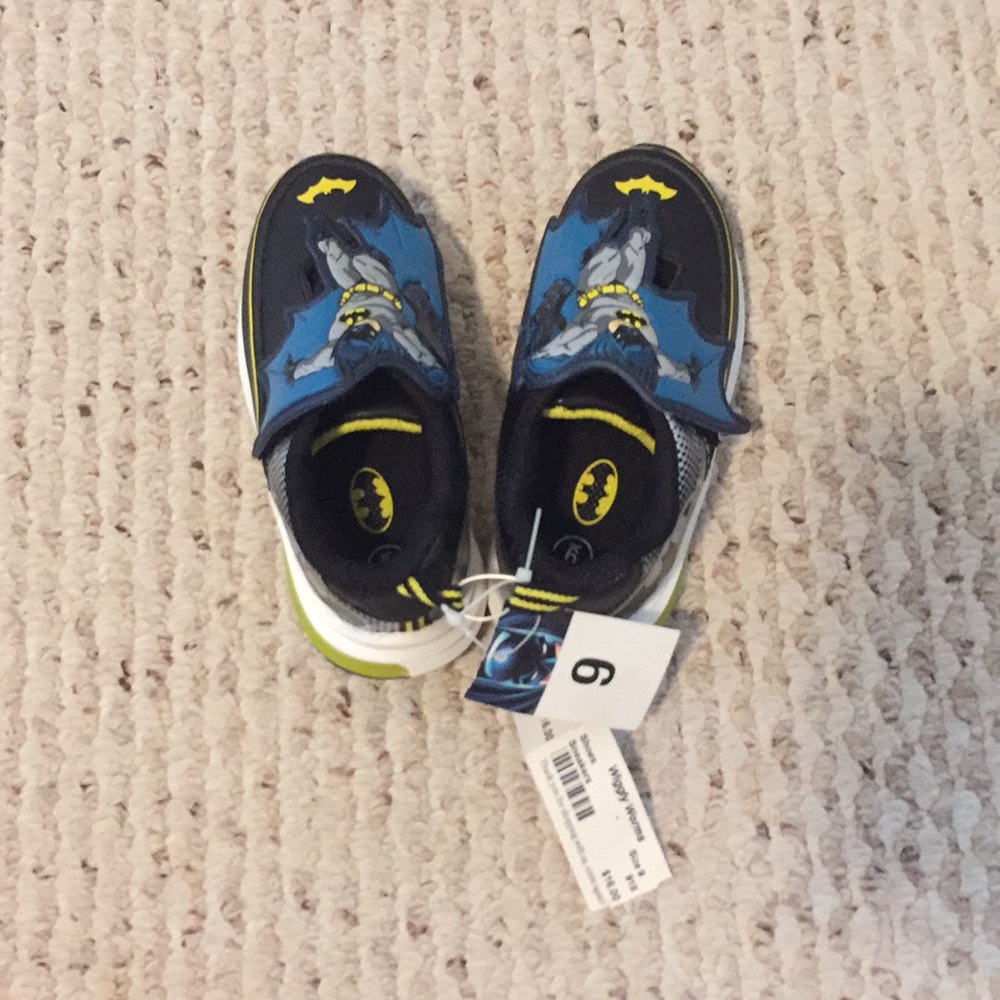 Boys batsman sneakers. Size 9